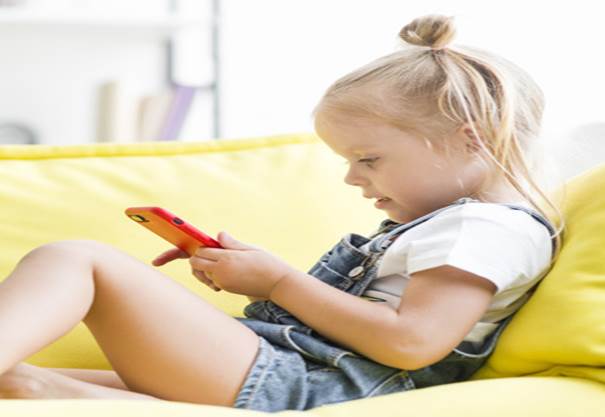 ¡Peligro niños Redes Sociales!