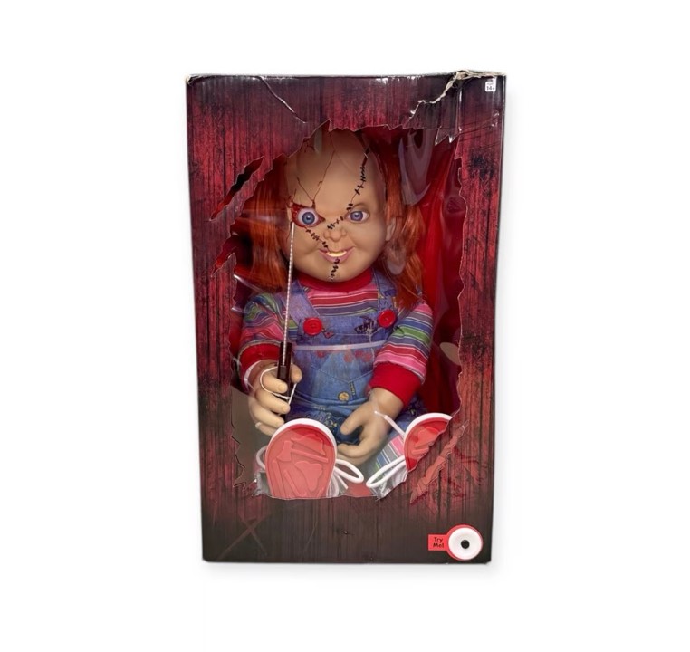 Chucky Talking doll Spirit Halloween muñeco parlante - imagen adicional