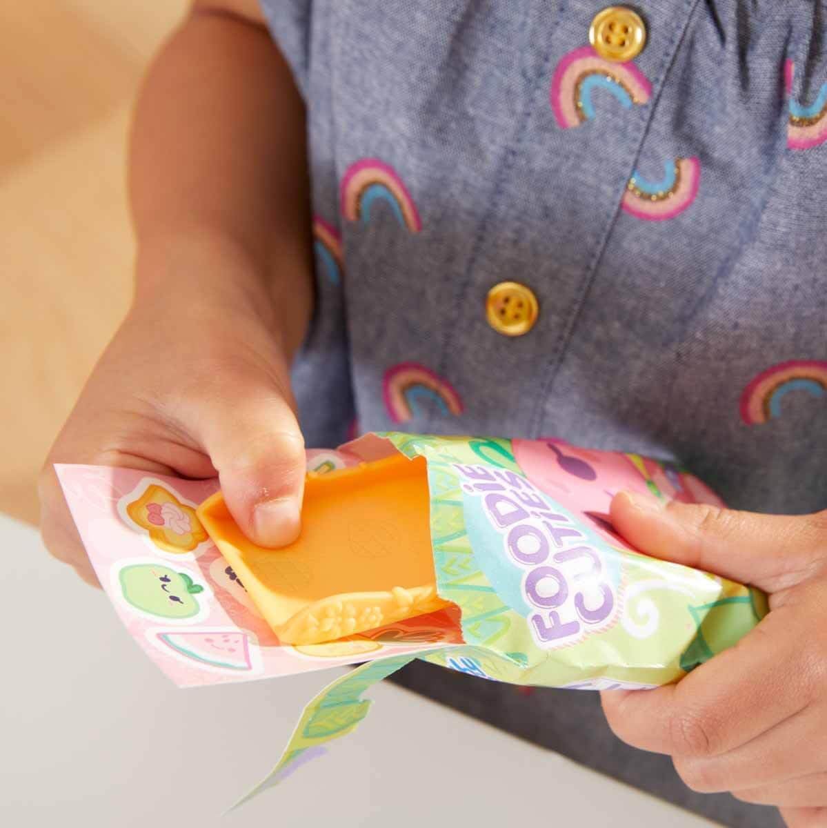 Baby Alive Foodie Cuties 1 Serie Dulce - imagen adicional
