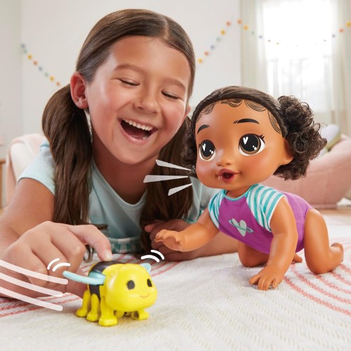 Baby Alive Tilly Tinker muñeca Gatea y juega - imagen adicional