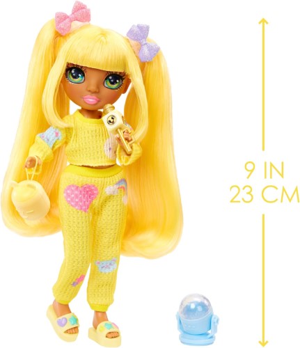 Rainbow High PJ Party muñeca Junior Sunny - imagen adicional