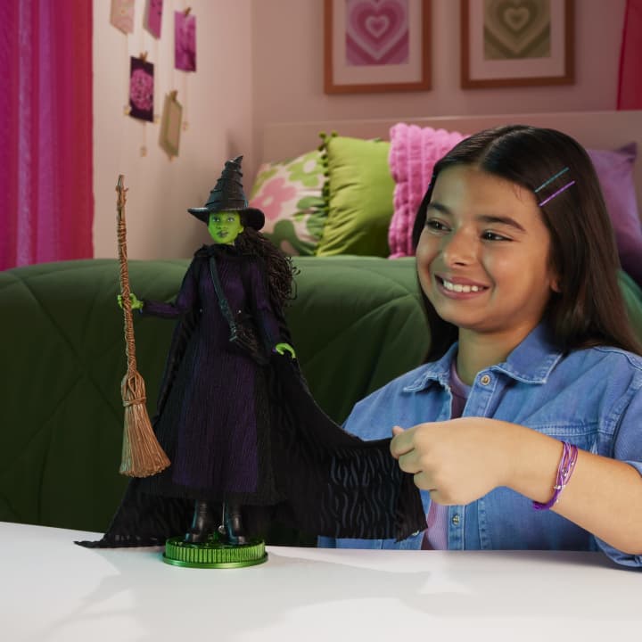 Wicked Elphaba muñeca deluxe HXY38 - imagen adicional