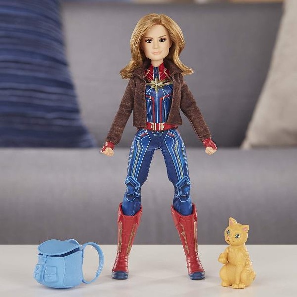 Capitana Marvel muñeca y gato E4944 - imagen adicional