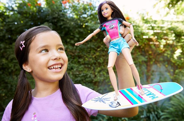 Barbie hermanas Skipper Surfista GHK36 - imagen adicional